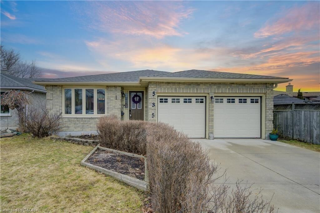 Property Photo:  535 Appledale Crescent Upper  ON N2T 1V8 