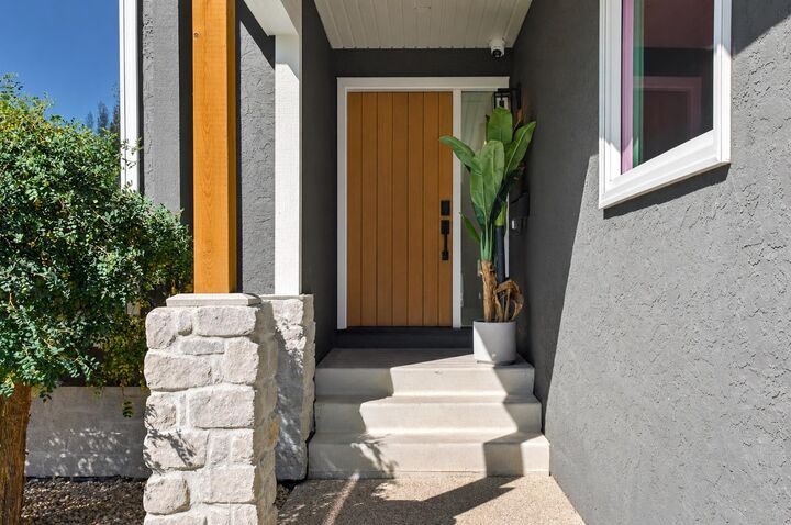 Property Photo:  8285 Edgebrook Drive NW  AB T3A 4R8 