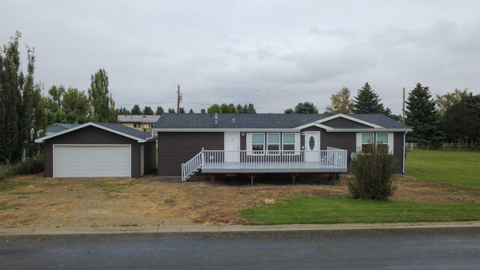 Property Photo:  503 5 Avenue  AB T0K 2L0 