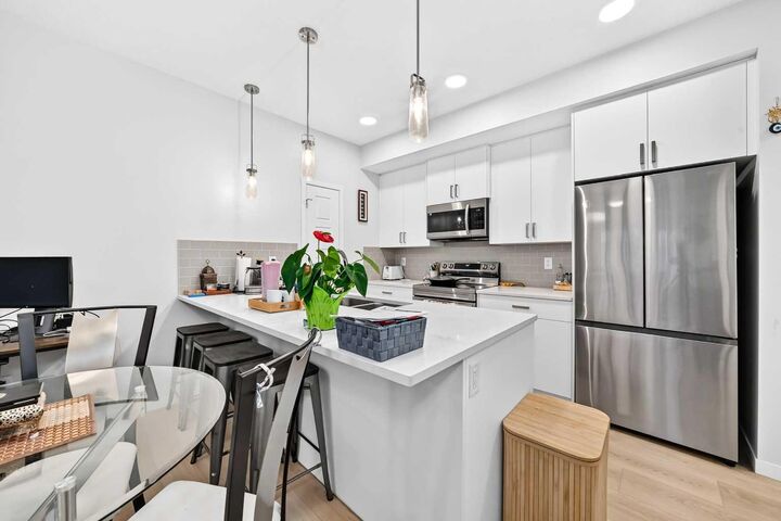Property Photo:  550 Belmont Street SW 4320  AB T2X 5Y9 