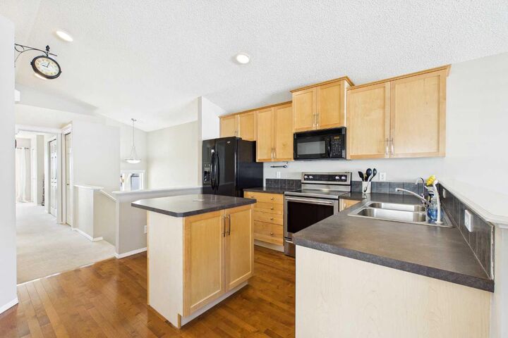Property Photo:  75 Everglen Road SW  AB T2Y 5E9 