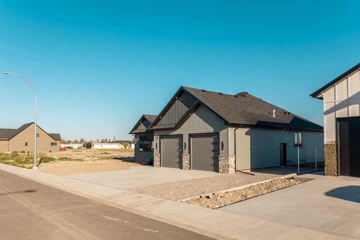 Property Photo:  941 Willow Lane  AB T0L 0Z0 