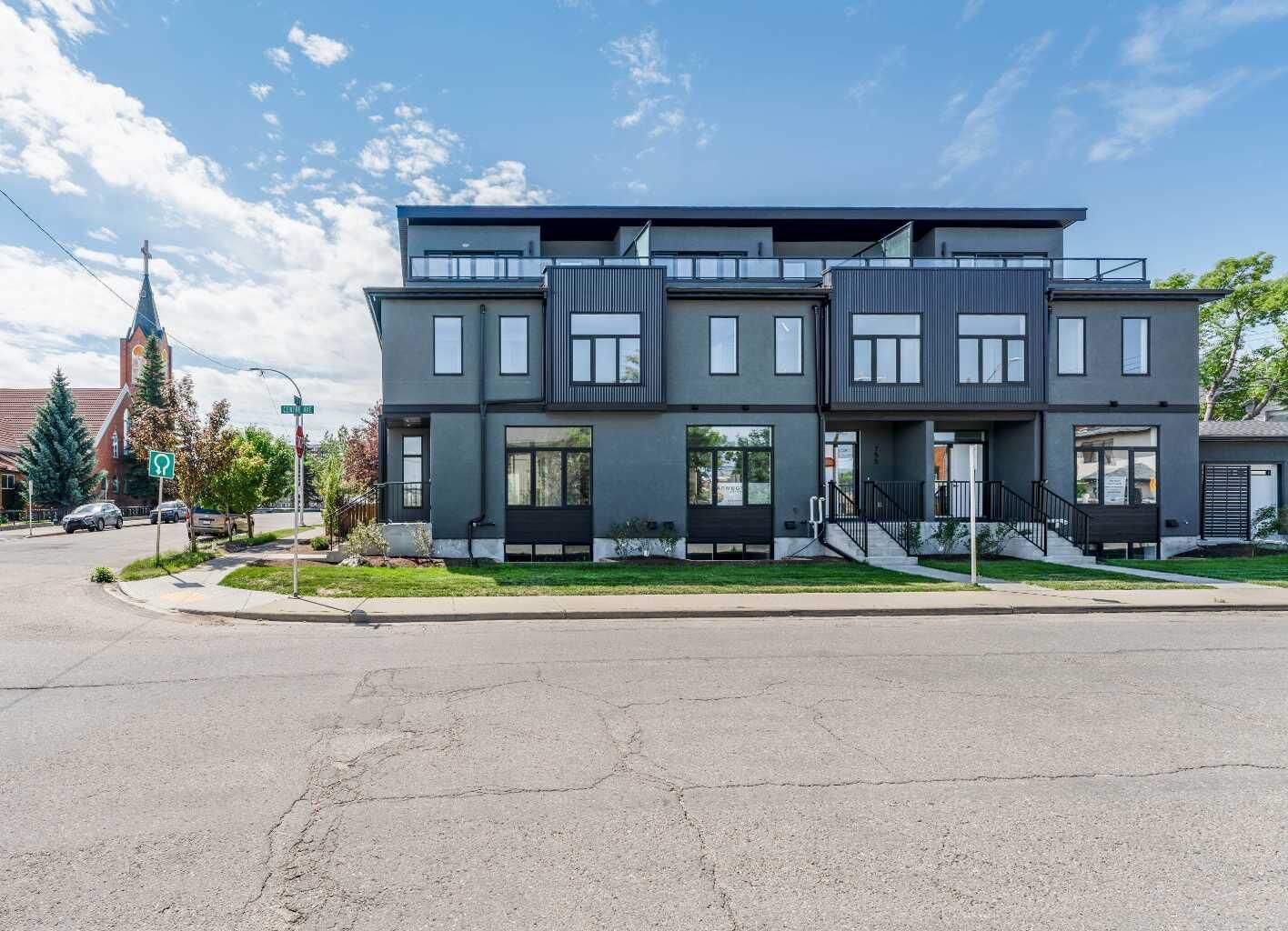 Property Photo:  755 Centre Avenue NE  AB T2E 4B6 