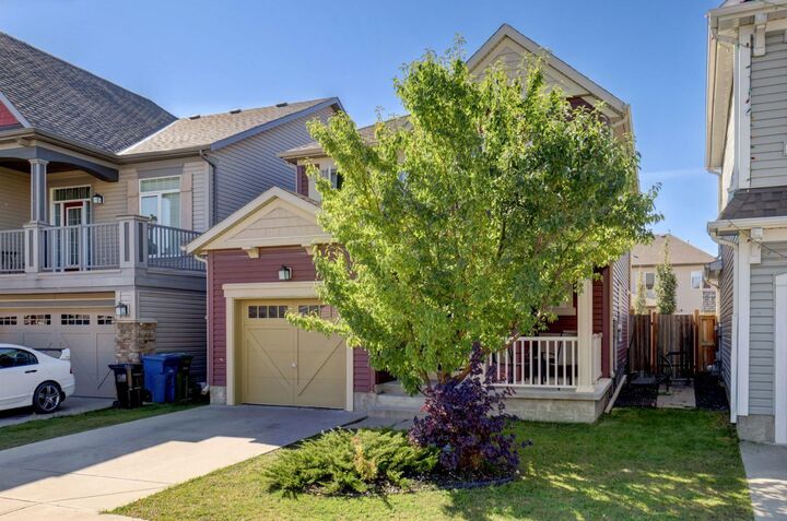 Property Photo:  944 Windhaven Close SW  AB T4B 0P3 