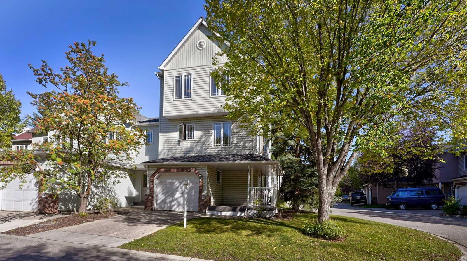 Property Photo:  192 Inglewood Cove SE  AB T2G 5K3 