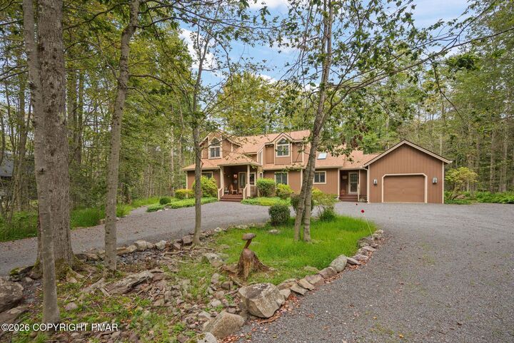 Property Photo:  126 Outpost Way  PA 18350 