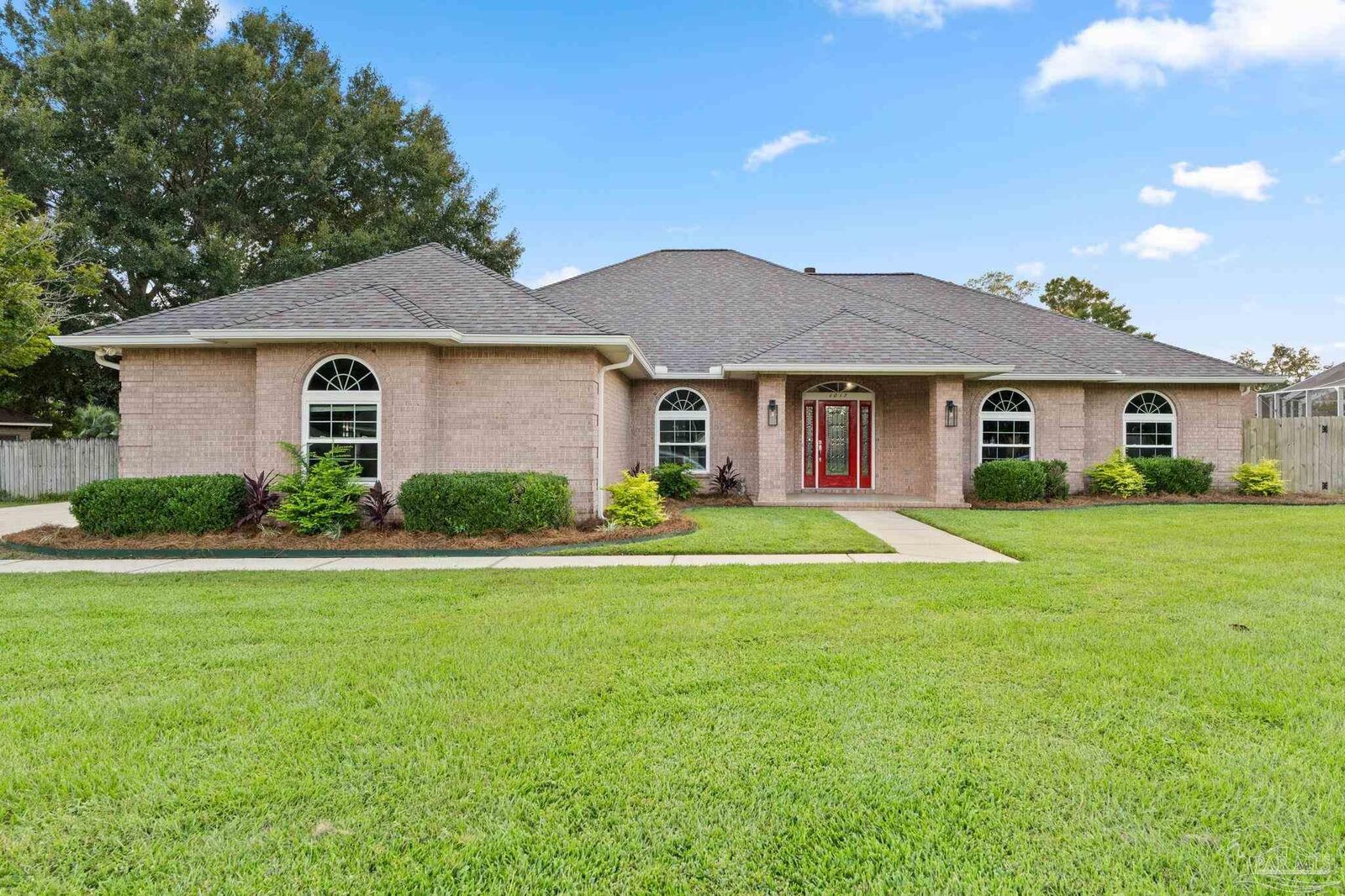 Property Photo: 1017 Bushwood Dr FL 32533