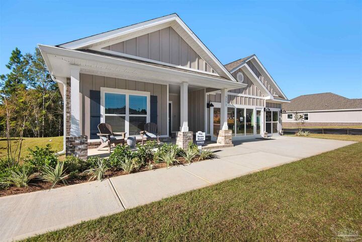 Property Photo:  2715 Grayson Dr  FL 32533 
