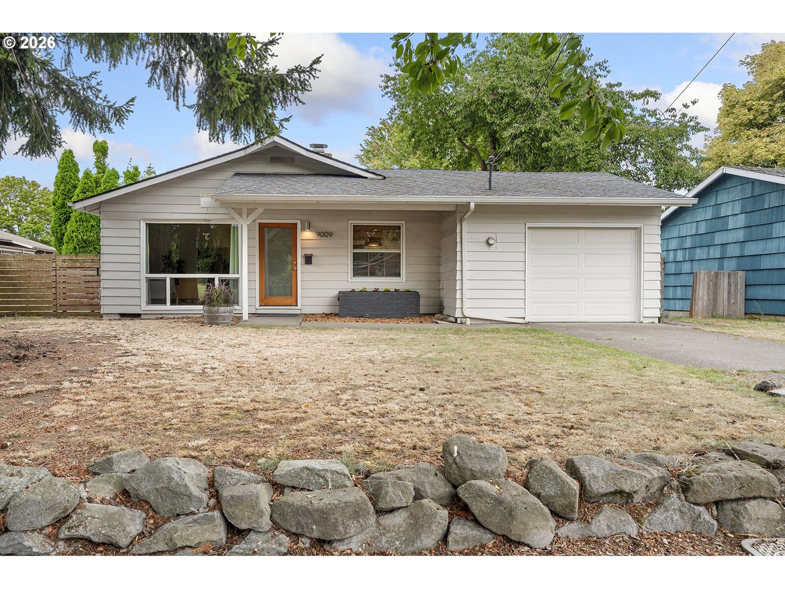 Property Photo: 9009 N New York Ave OR 97203