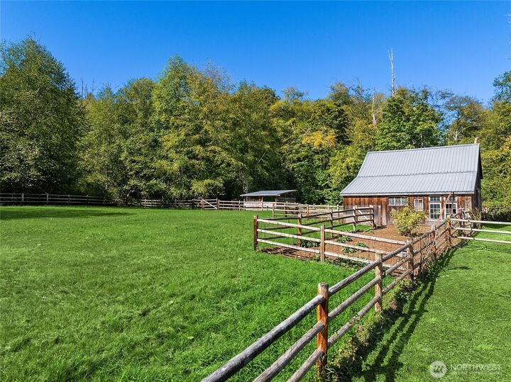Property Photo:  7183 NE Eagle Harbor Drive NE  WA 98110 