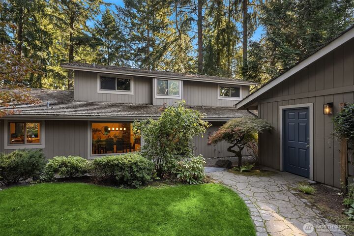 Property Photo: 8539 SE 79th Place WA 98040