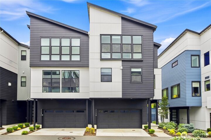 Property Photo:  21725  25th Avenue SE D  WA 98021 