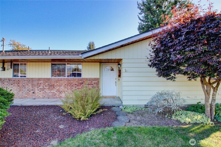 Property Photo: 815 Evans Drive WA 98284