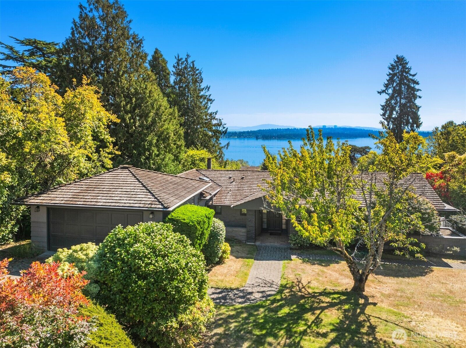 Property Photo: 6115 NE Keswick Drive WA 98105
