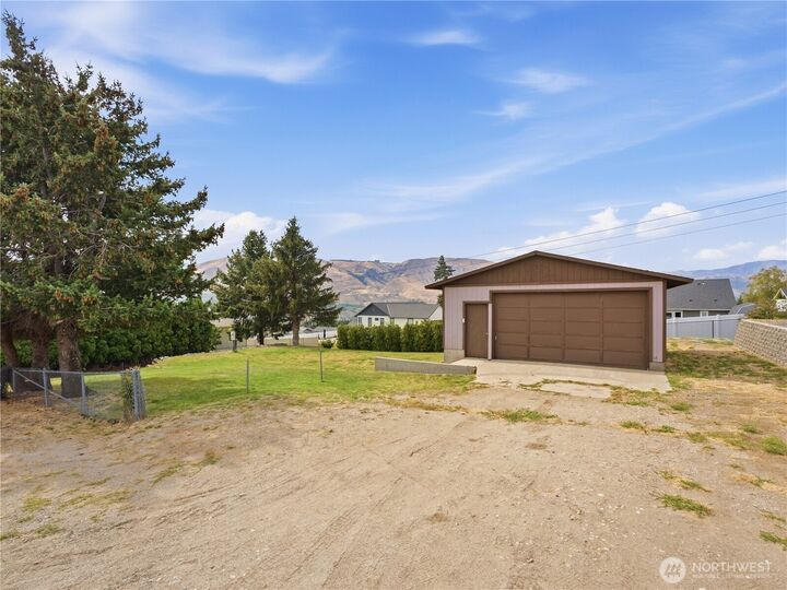 Property Photo:  830 S Nancy Avenue  WA 98802 