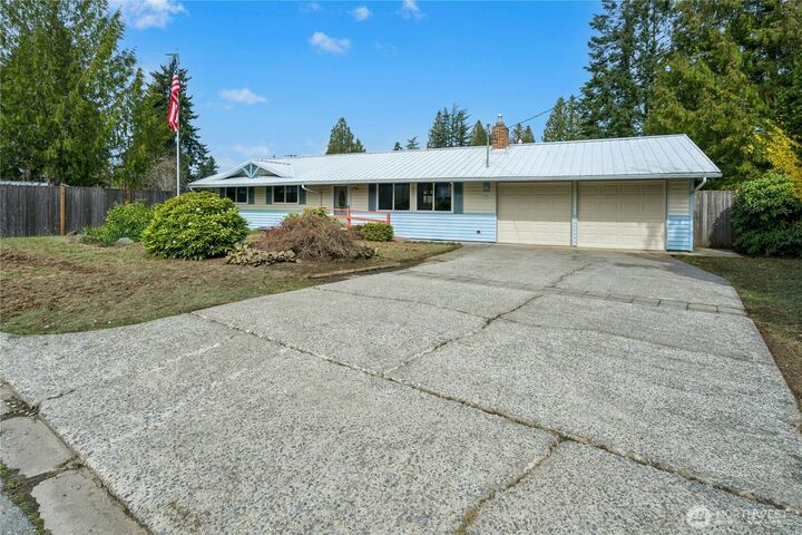 Property Photo: 12502 SE 73rd Place WA 98056