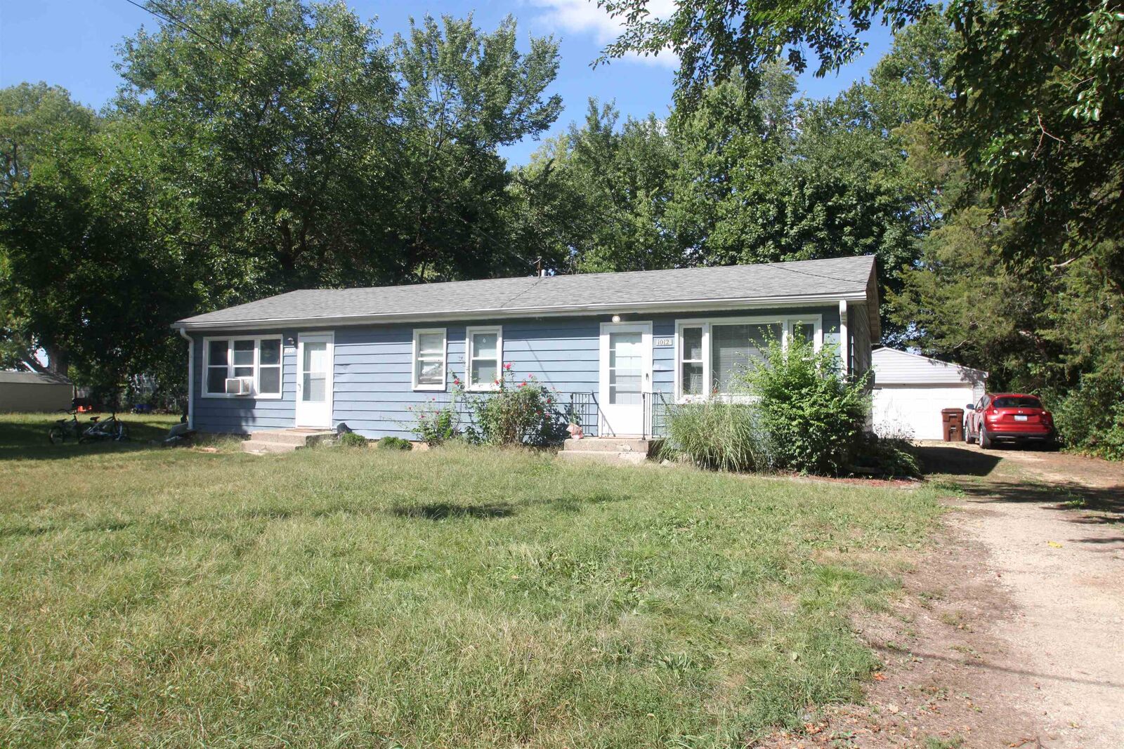 Property Photo: 1010-1012 40th Avenue IL 61109