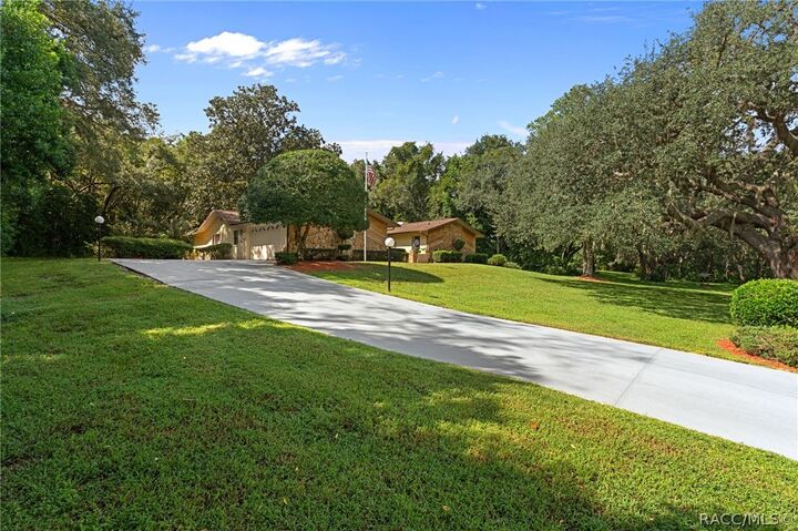 Property Photo:  570 W Liberty Street  FL 34442 
