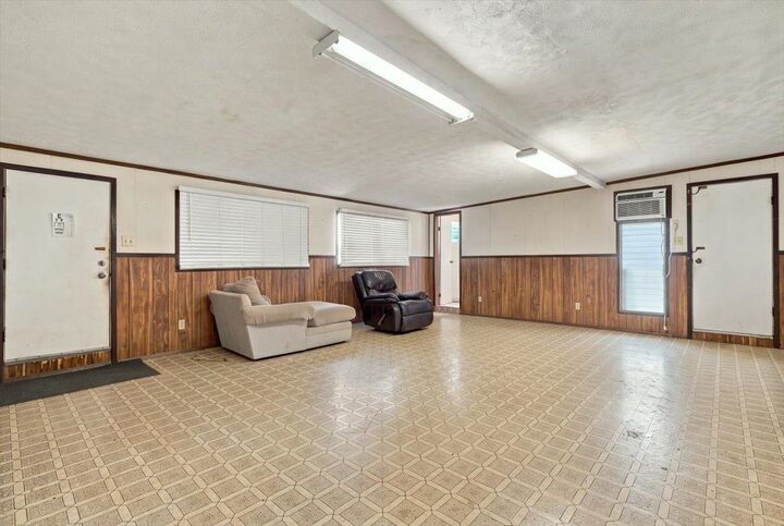 Property Photo:  461 Lono Ave  HI 96732 