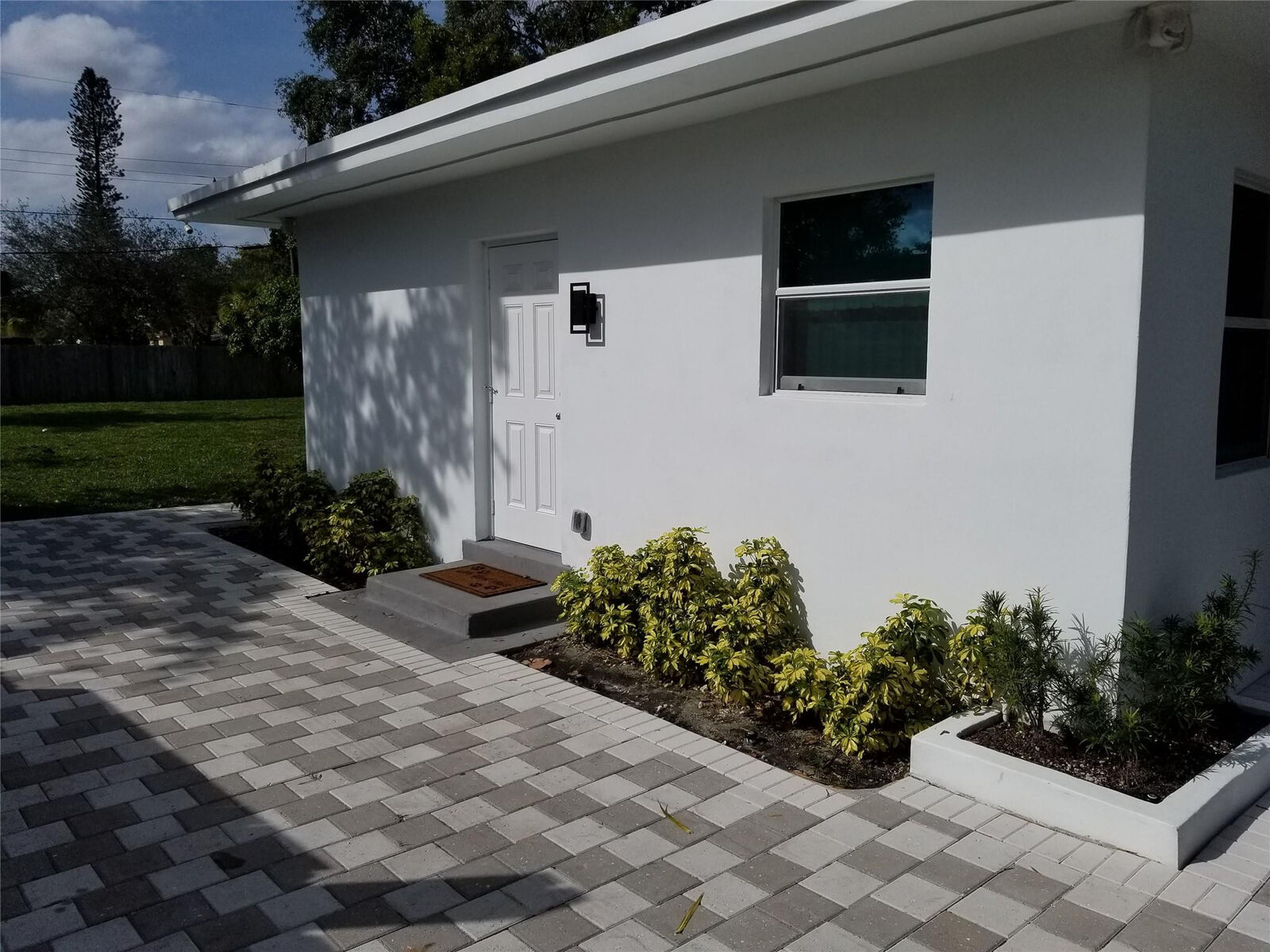 Property Photo:  4217 SW 61st Avenue  FL 33314 