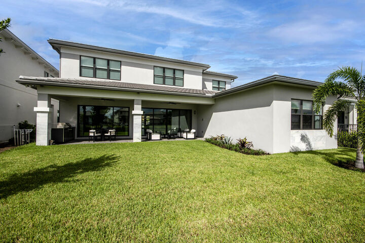 Property Photo: 10050 Skyloft Street FL 33412