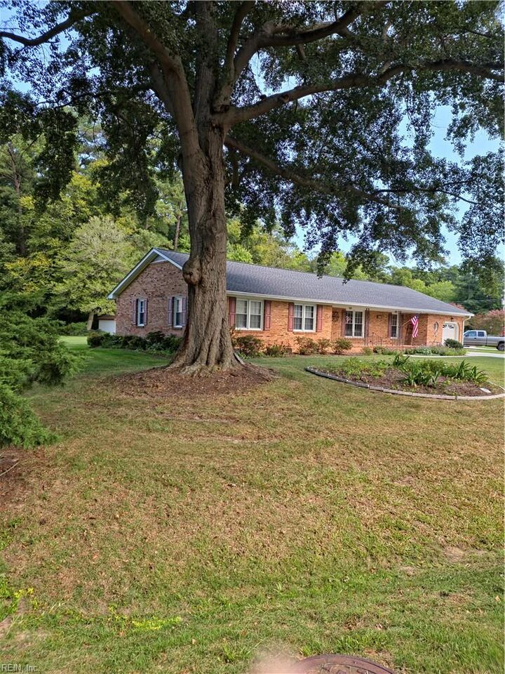 Property Photo:  126 Tabb Ln  VA 23693 