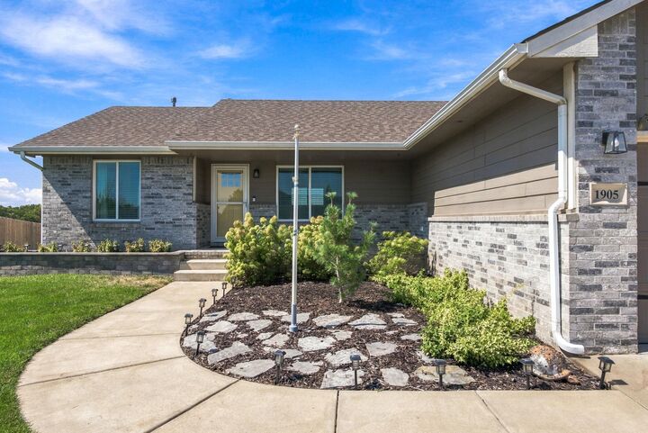 Property Photo:  1905 N Kentucky Ln  KS 67235-1249 