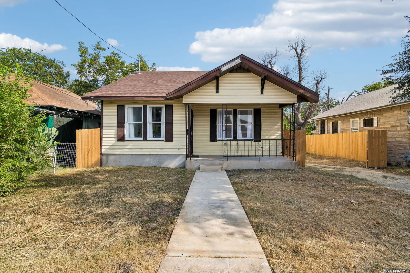 Property Photo: 637 Canton TX 78202