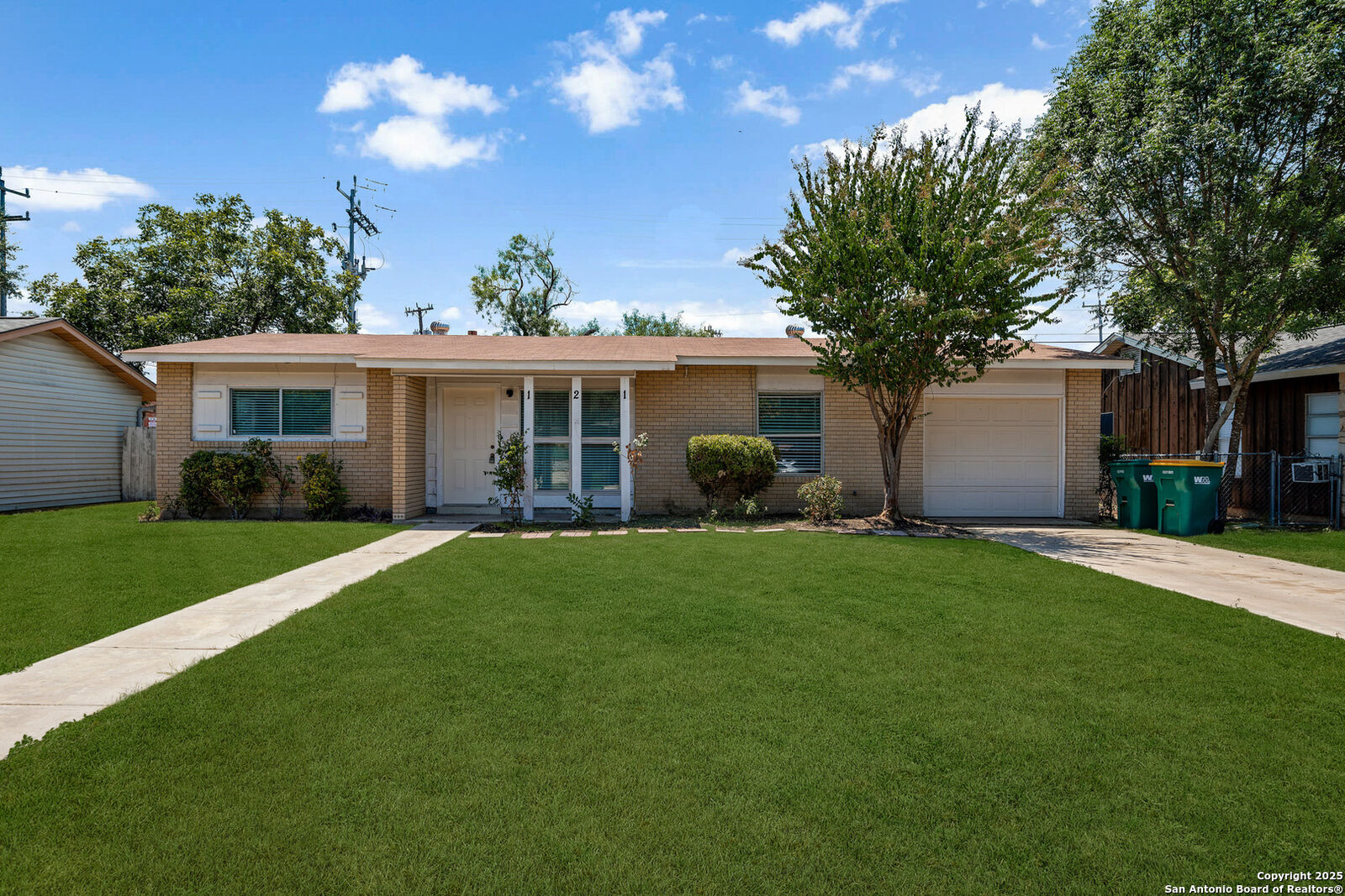 Property Photo: 121 Rosewood Dr TX 78148