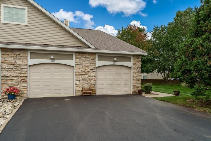 Property Photo:  2307 Turnberry Court  WI 53511 