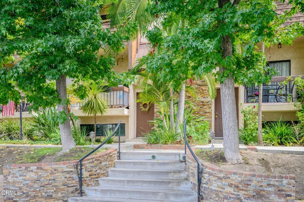 Property Photo:  320 McHenry Road 27  CA 91206 