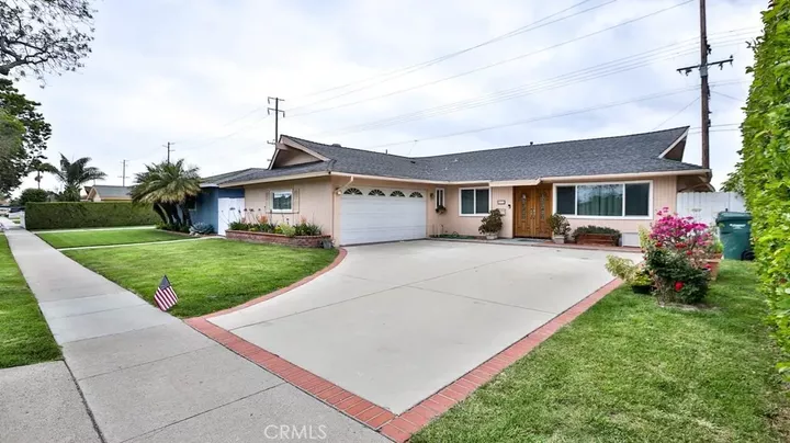 Property Photo: 6631 Walton Dr CA 92647