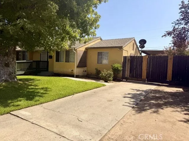 Property Photo: 138 E Bellaire Way CA 93704