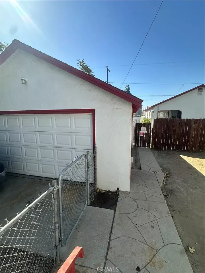 Property Photo:  111 E Moneta  CA 93308 