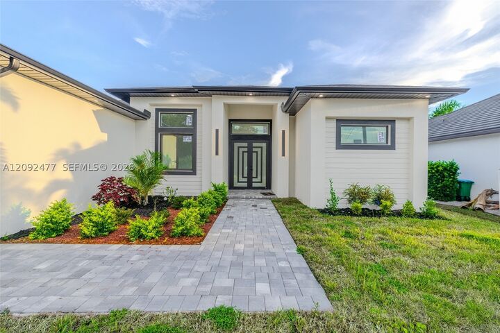 Property Photo: 920 SE 5th Terr FL 33990
