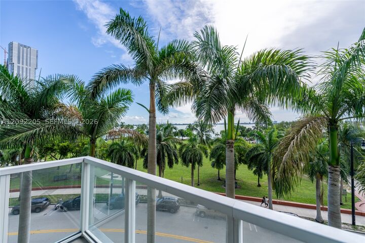 Property Photo:  1900 N Bayshore Dr 602  FL 33132 