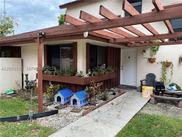 Property Photo: 600 NW 210th St 102-28 FL 33169