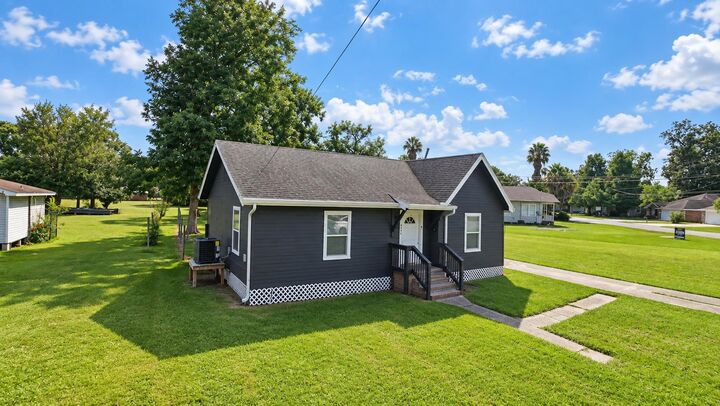 Property Photo: 4608 McKinley Ave TX 77619