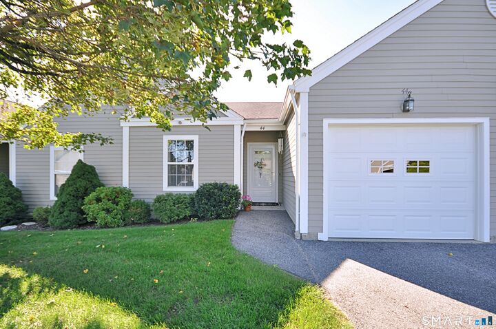 Property Photo:  44 Elizabeth Circle 44  CT 06482 