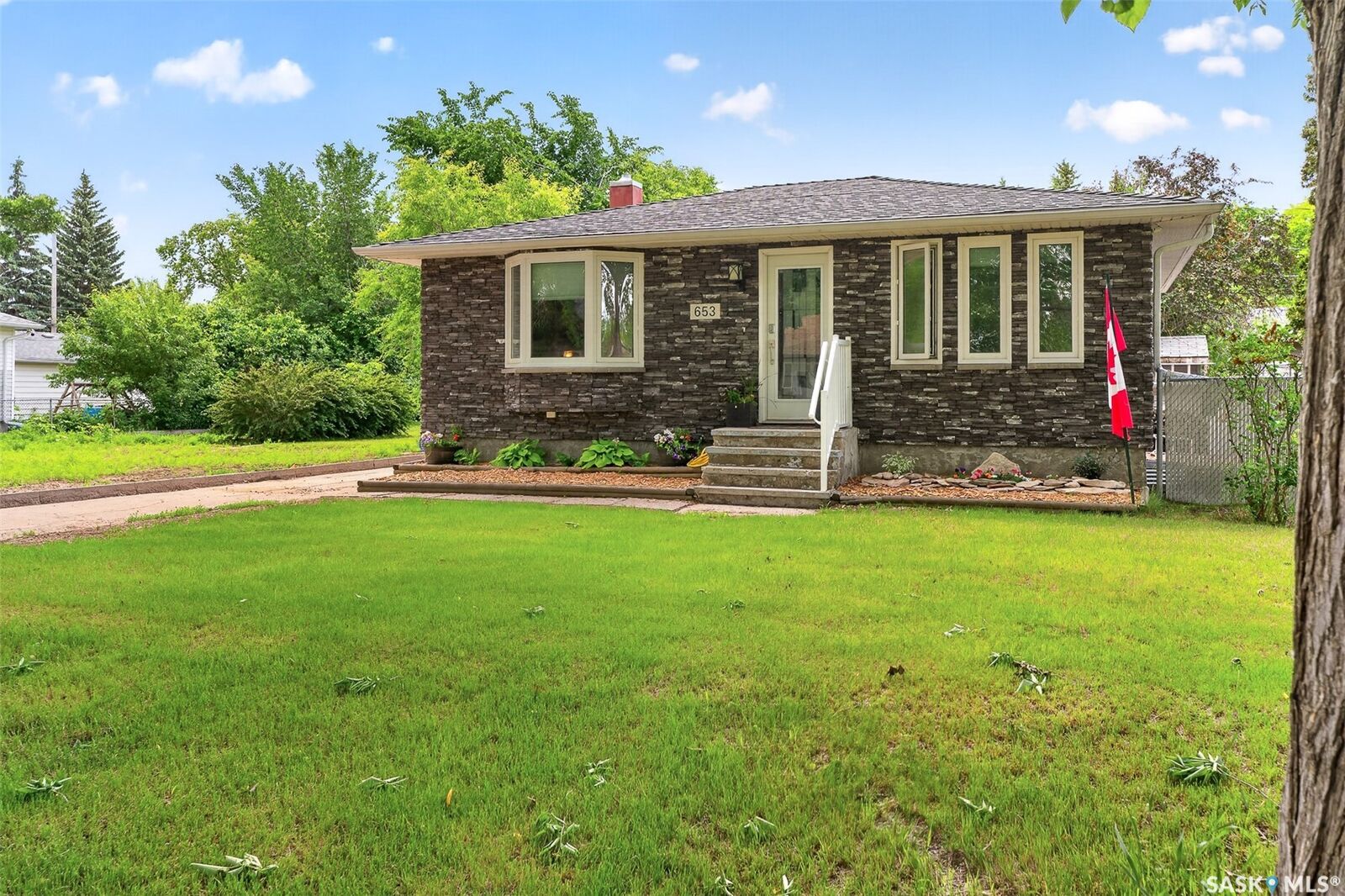 Property Photo:  653 Duffield Street W  SK S6H 5J2 