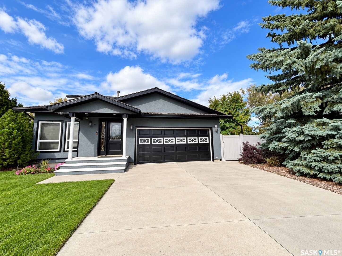 Property Photo:  4 Phillips Court  SK S0L 1S0 