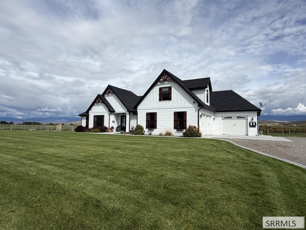 Property Photo:  25 Northern Lights Road  ID 83467 