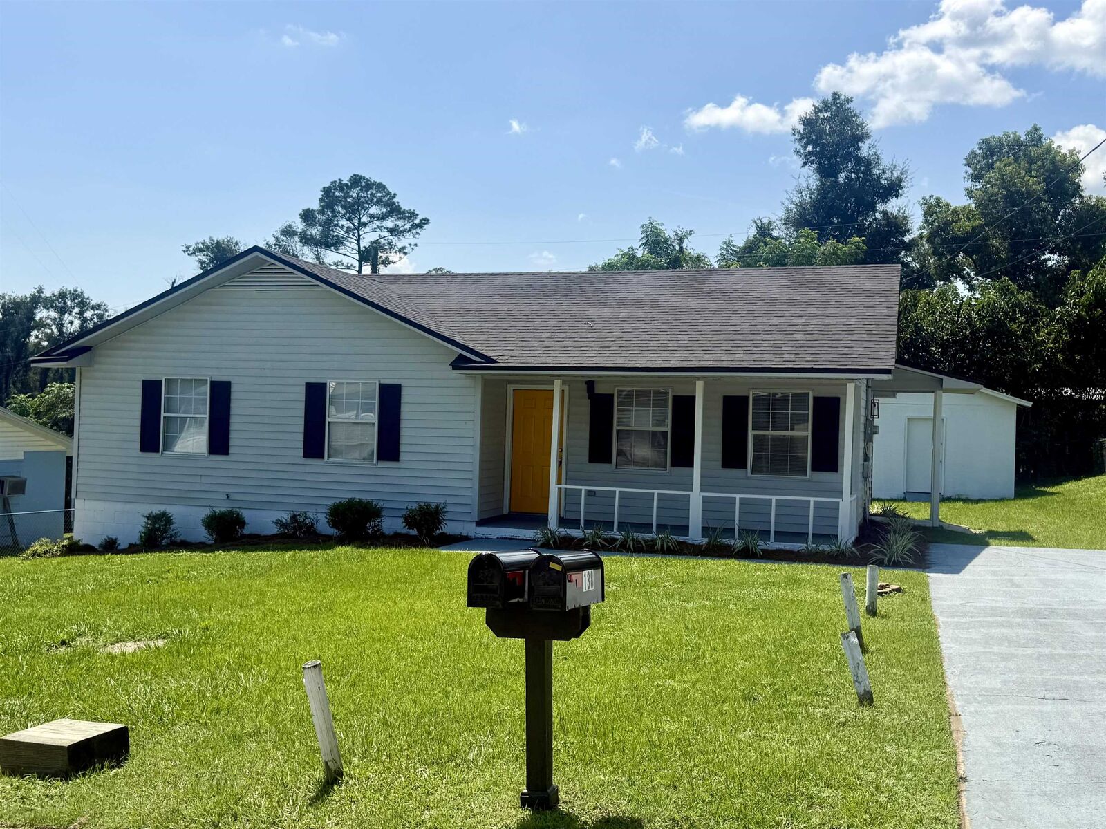 Property Photo:  138 SE Arnett Avenue  FL 32340 
