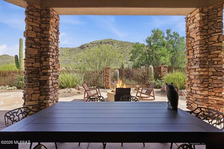 Property Photo: 5621 W Silent Wash Place AZ 85658