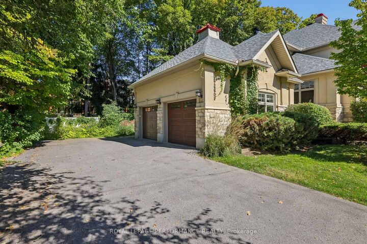 Property Photo:  29 Mackinnon Road  ON K1M 0G4 