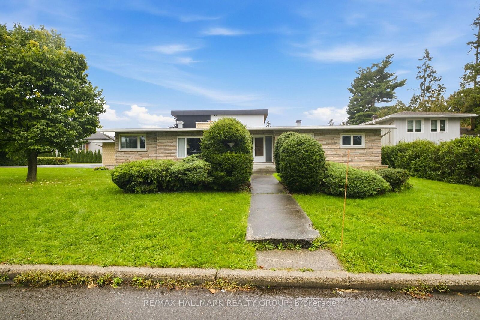 Property Photo:  855 Mountainview Avenue  ON K2B 5G1 
