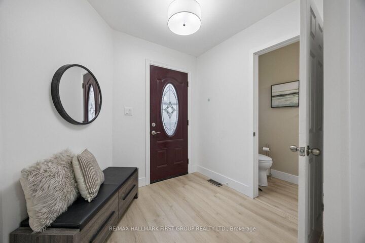 Property Photo:  4 Lowder Place  ON L1N 8C1 