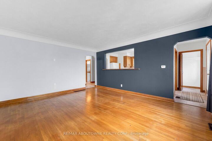 Property Photo:  67 Wardrope Avenue  ON L8G 1S3 