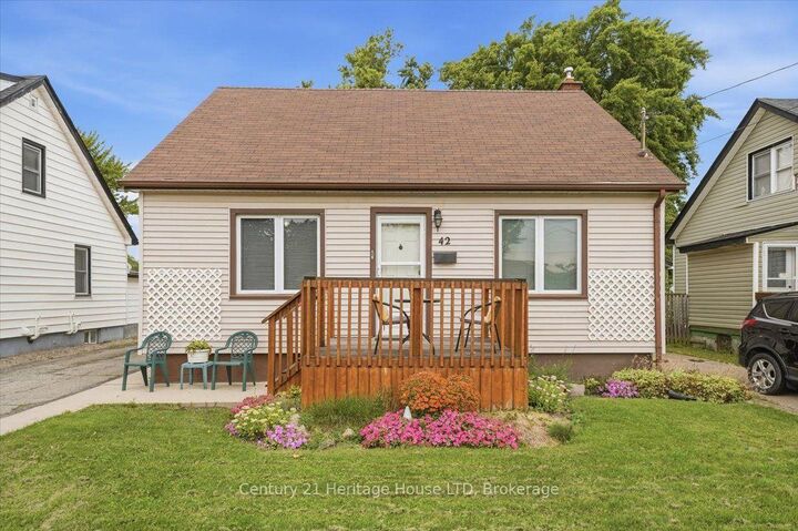Property Photo:  42 Lincoln Street  ON L3C 5J1 