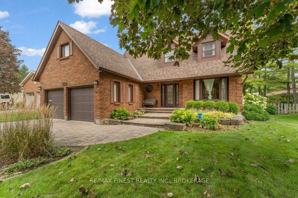 Property Photo:  562 Sycamore Street  ON K7M 7L8 